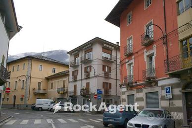 BAR ARREDATO CON CUCINA, DUE SALE E CANTINA