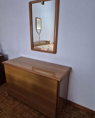 Camera da letto completa in legno.