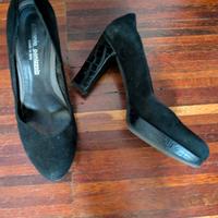 Scarpe nere in camoscio