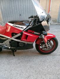 KAWASAKI GPZ 600 R . ANNO 1985.
