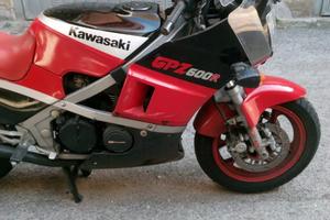 KAWASAKI GPZ 600 R . ANNO 1985.