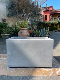 Fioriera vaso rettangolare in cemento grigia