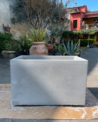 Fioriera vaso rettangolare in cemento grigia