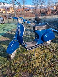Vespa 50 "R"con librettino vecchio. 