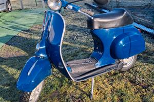 Vespa 50 "R"con librettino vecchio. 