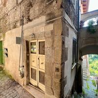 Poli: palazzina cielo-terra centro paese
