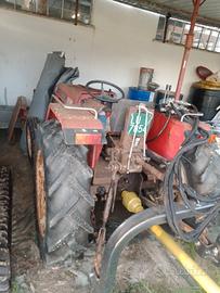 trattore agricolo targato 