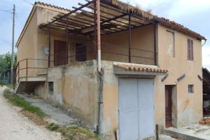 Casa colonica da ristrutturare