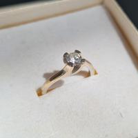  Anello con solitario