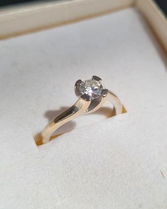  Anello con solitario