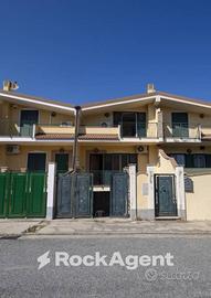 VILLA A SCHIERA CON GIARDINO E PIANO TAVERNETTA