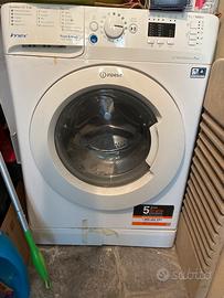 Lavatrice Indesit 7 kg.