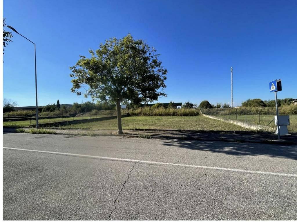 Immobile in asta di 960 m² con 1 locale a Curtaton - Vista 3