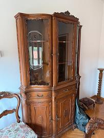 Mobili soggiorno e divano d’epoca