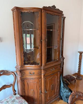 Mobili soggiorno e divano d’epoca
