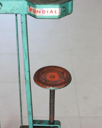 Tappatore manuale Mondial da pavimento + damigiana