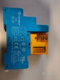 Lotto 4 Relè Finder 230V AC con Zoccolo Barra DIN