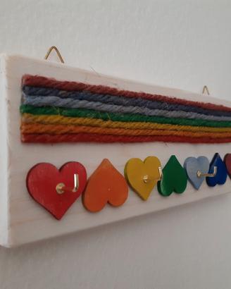 Appendino bianco in legno da parete, fatto a mano
