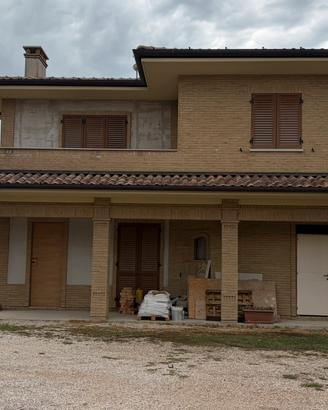 Appartamento con terrazza, giardino e ampio garage