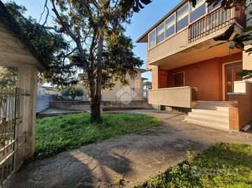 5 LOCALI A CASTEL D'AZZANO