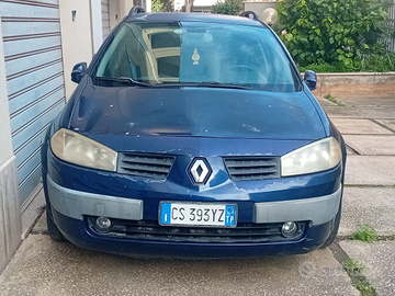 Renault Megane 1.9 t.d. con gancio traino omol