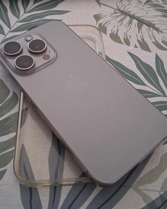 IPhone 15 Pro 128 GB  Grigio Titanio + 8 cover