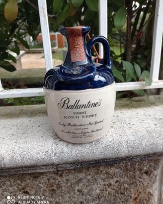 whisky ballantines in bottiglia di ceramica 
