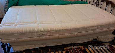 Letto sanitario con materasso