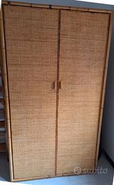 Armadio in legno e rattan