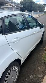 Auto Ford Fiesta