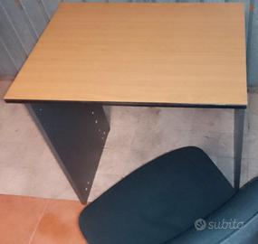 SCRIVANIA COMPUTER E POLTRONCINA DA UFFICIO