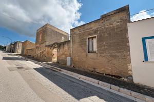 Casa con corte e giardino