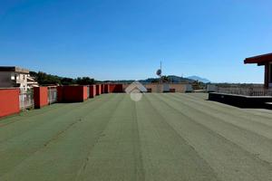 5 LOCALI A POZZUOLI