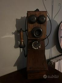 Telefono vintage con disco combinatore