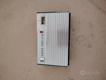 RADIO VINTAGE SANYO 6C