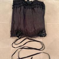 Corsetto nero con fiocchi e lacci