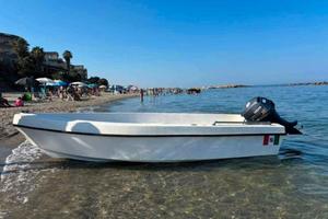 Barca con motore