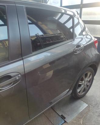 Porta posteriore sinistra TOYOTA YARIS del 2012