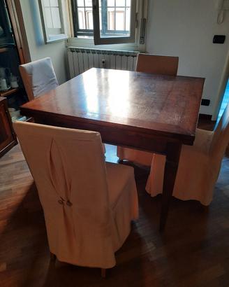 tavolo con sedie in legno massiccio