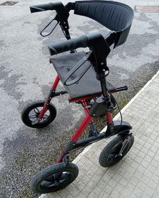 Deambulatore a quattro ruote