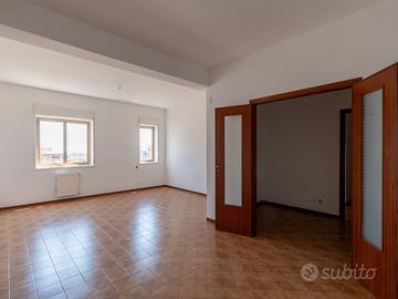 Ampio pentavani zona piazza indipendenza