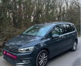 Volkswagen Touran 1.6 DSG 7P