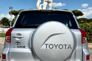 TOYOTA RAV 4  2.2 D-4D LUXURY