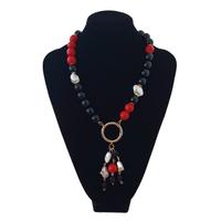 collana  pendente rossa nera bianca pietre perle