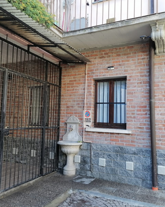 Casa ristrutturata 3\4 locali bagno+box+posto auto