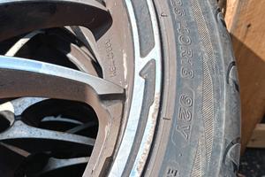 cerchi completi di gomme