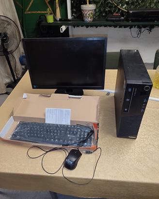  computer monitor tastiera e mouse 