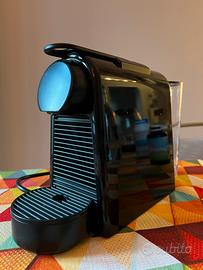 Macchina caffe nespresso Essenza mini