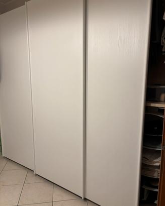 Cucina, parete attrezzata e camera da letto