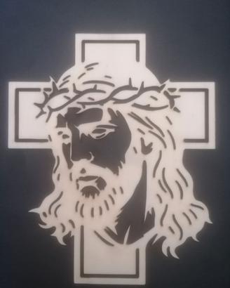 Croce in legno con volto di Cristo intagliato